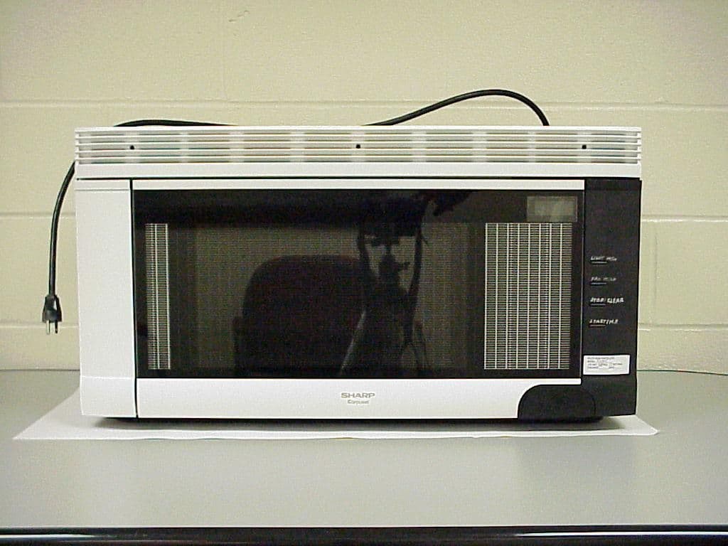 Microwave Oven - FCC ID APYDMR0136 - Sharp Corporation