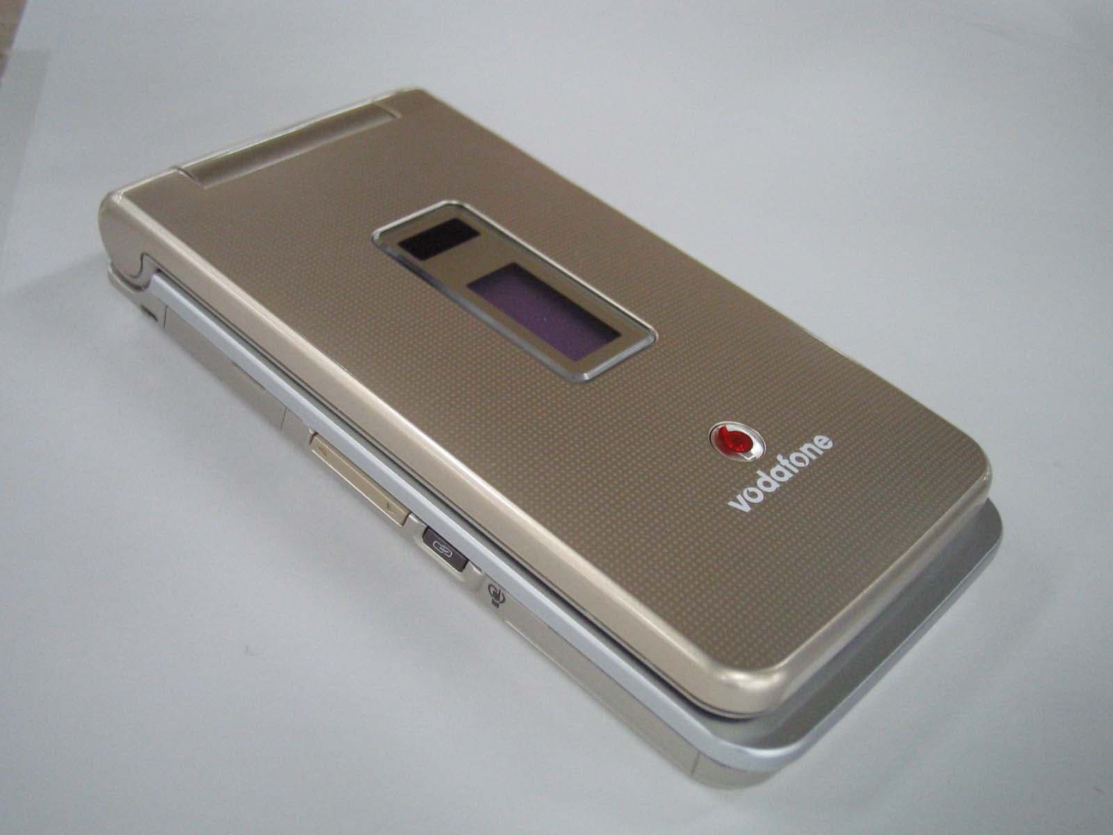PCS Cellular Phone W/Bluetooth - FCC ID APYHRO00048 - Sharp Corporation (4)