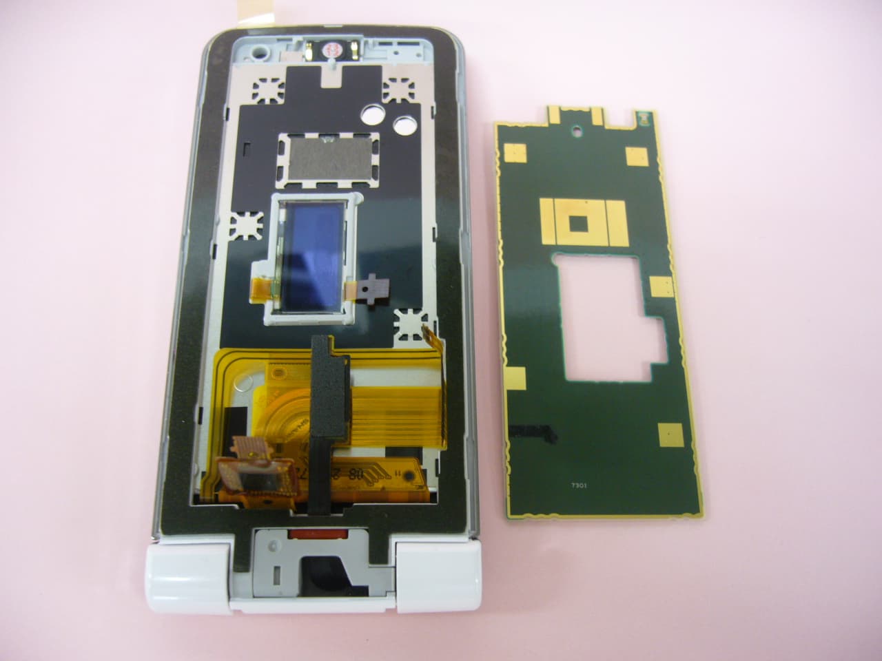 Cellular Phone - FCC ID APYHRO00177 - Sharp Corporation (3)