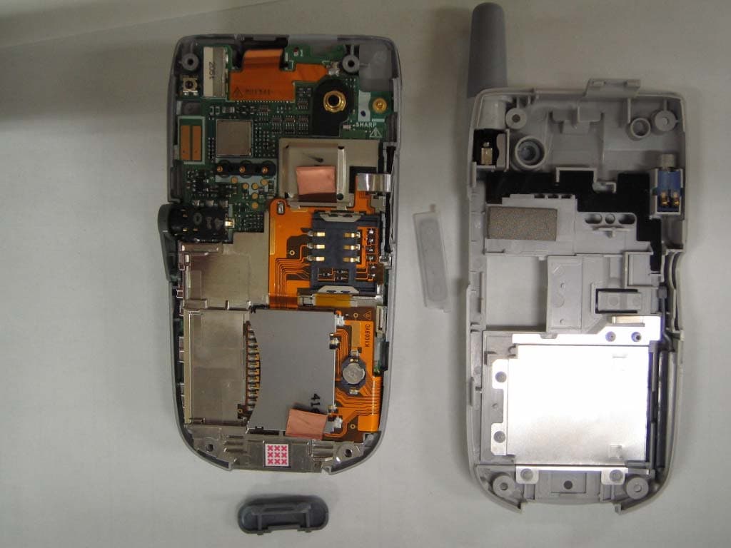 GSM900/DCS1800/PCS1900 Tri band cellular phone - FCC ID APYNAR0058 - Sharp Corporation (3)
