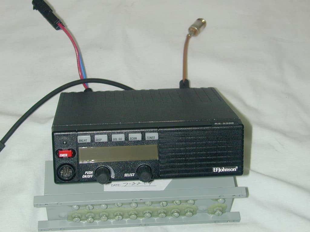 Non-Broadcast Transceiver - FCC ID ATH2424330 - E F Johnson Company (3)