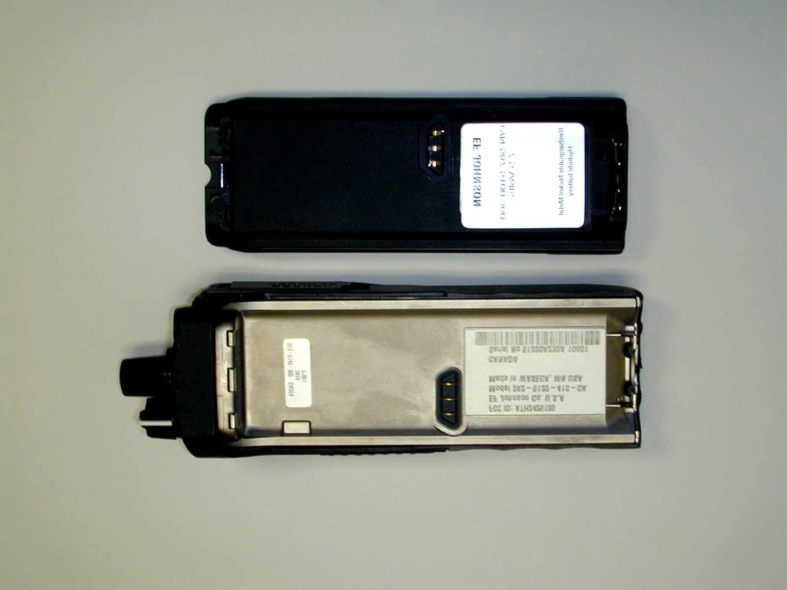 UHF Portable Radio - FCC ID ATH2425130 - E F Johnson Company (4)