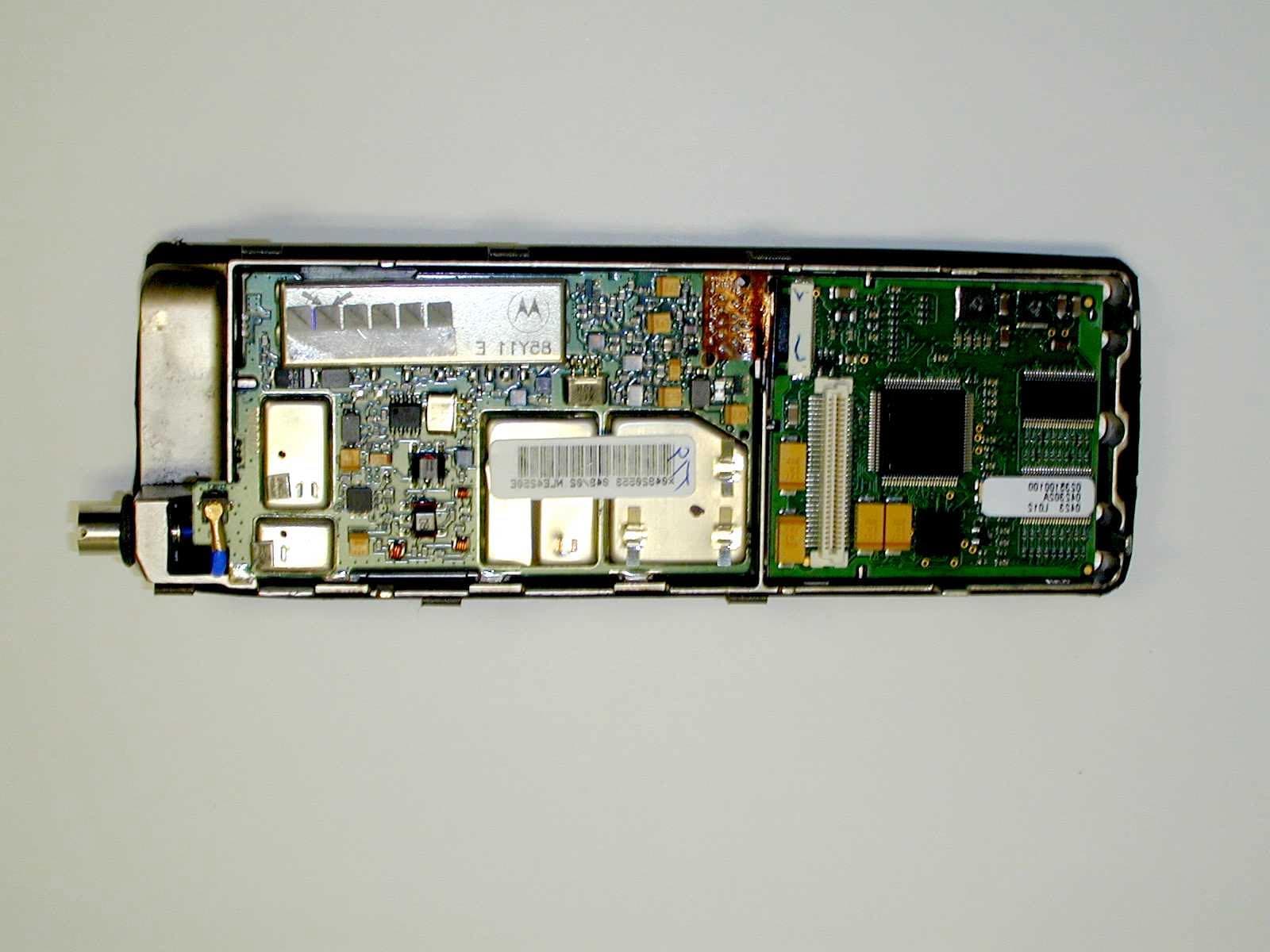 UHF Portable Radio - FCC ID ATH2425140 - E F Johnson Company (2)