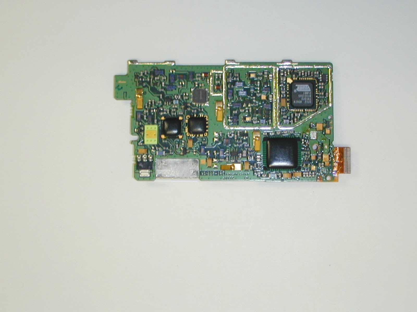 UHF Portable Radio - FCC ID ATH2425140 - E F Johnson Company (5)