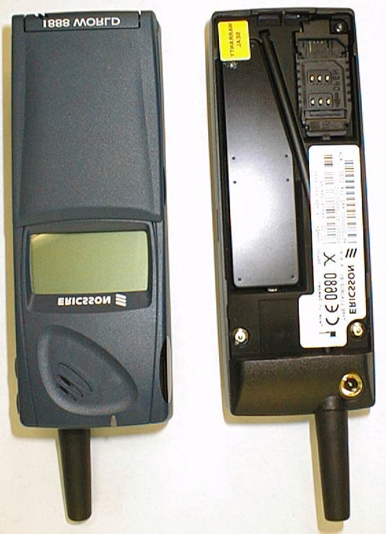 PCE - PCS Licensed Transmitter held to ear - FCC ID AXATR-394-A2 - HARRIS CORPORATION (2)