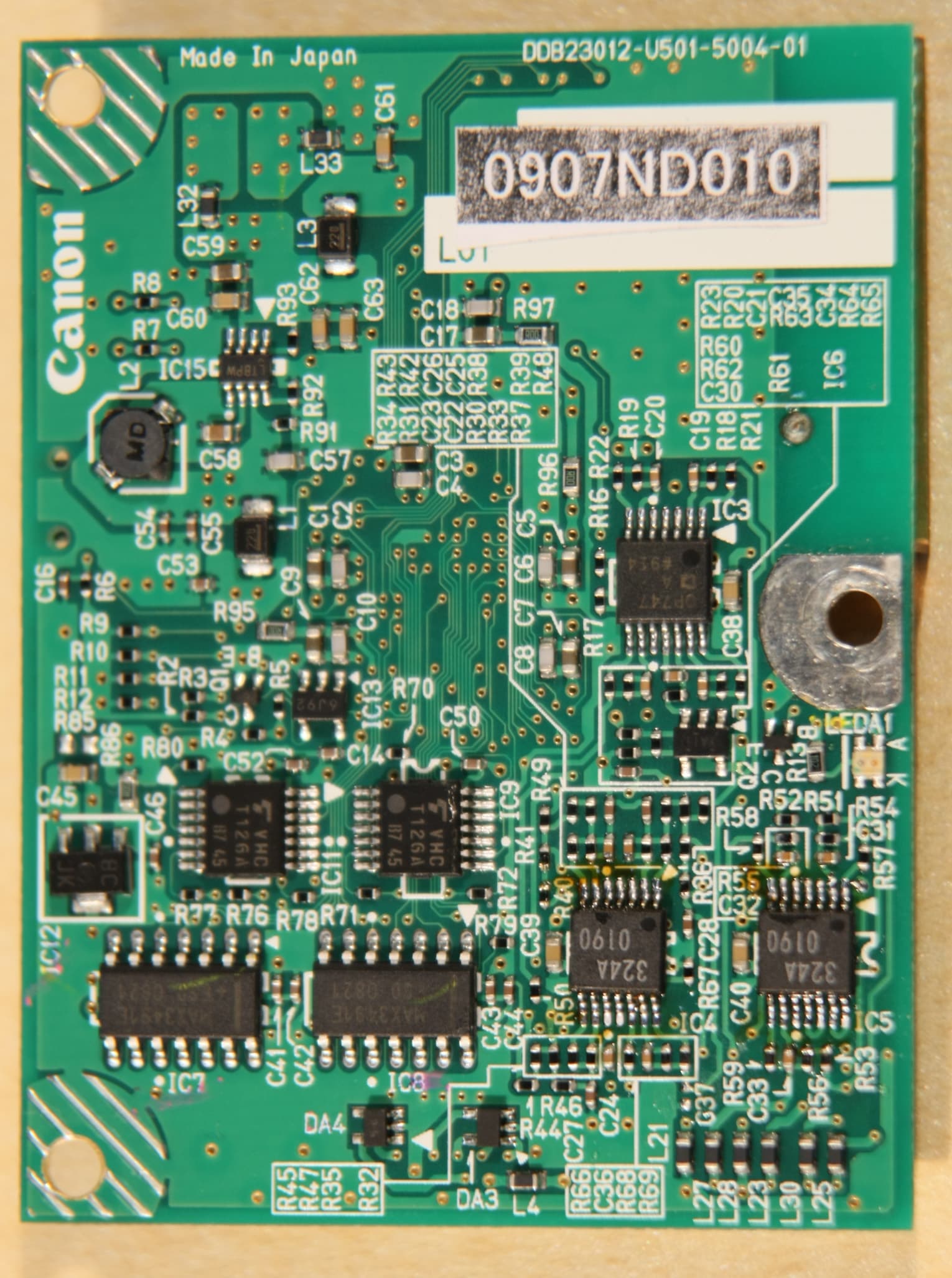 Wireless Lens Control Receiver Module - FCC ID AZD5247 - Canon Inc. (3)