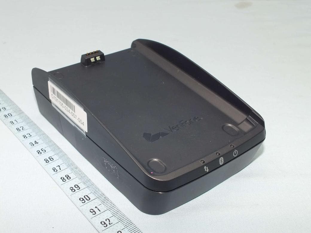 Charging Base - FCC ID B32VX675BT - VeriFone Inc
