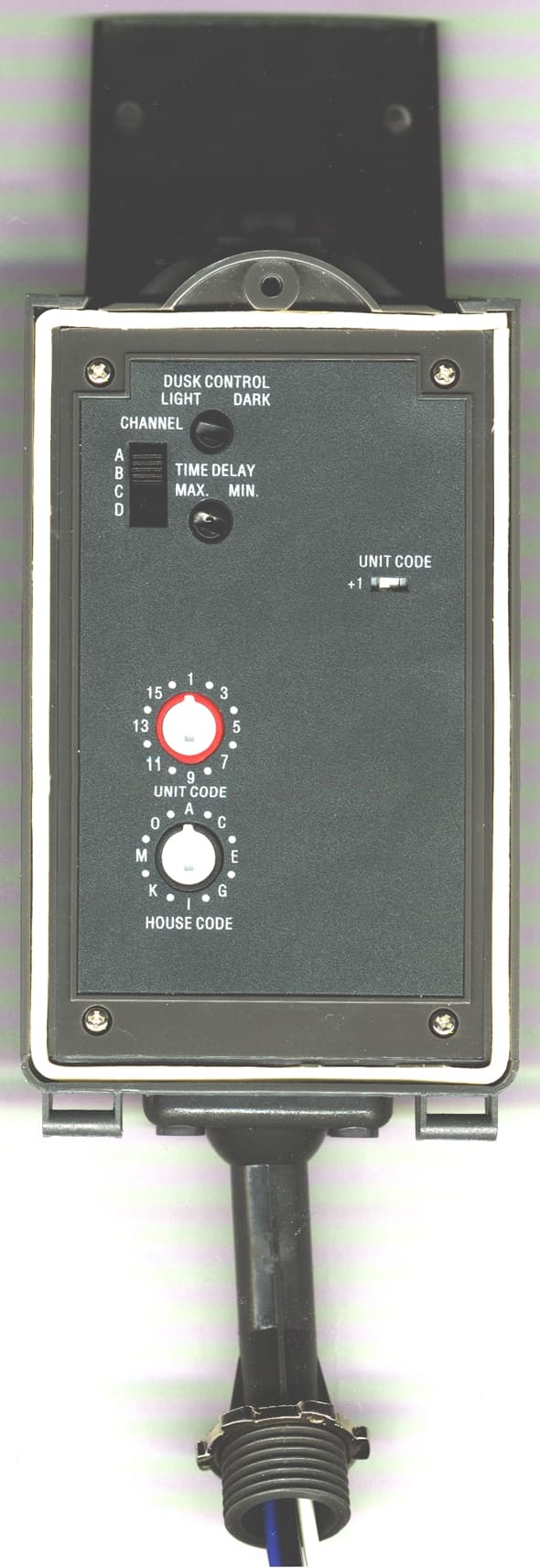 Indoor/Outdoor Camera w/2.4GHz transmitter. - FCC ID B4SVT38A - Authinx Inc. (3)