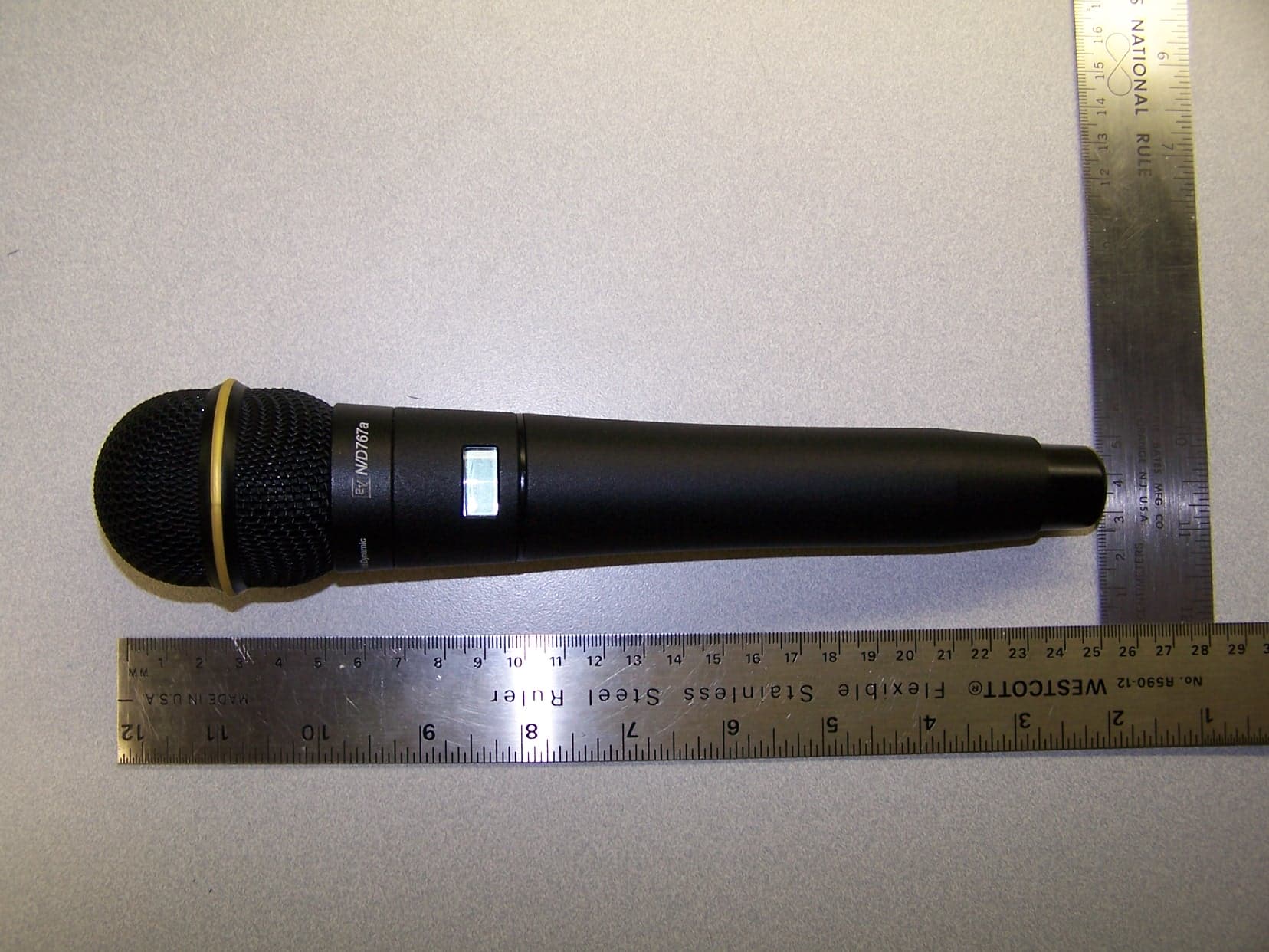 50 mW Metal Handheld Transmitter - FCC ID B5DH225 - Bosch Security Systems, Inc. (2)