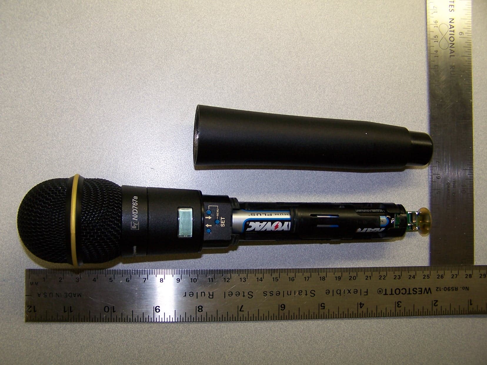 50 mW Metal Handheld Transmitter - FCC ID B5DH225 - Bosch Security Systems, Inc.