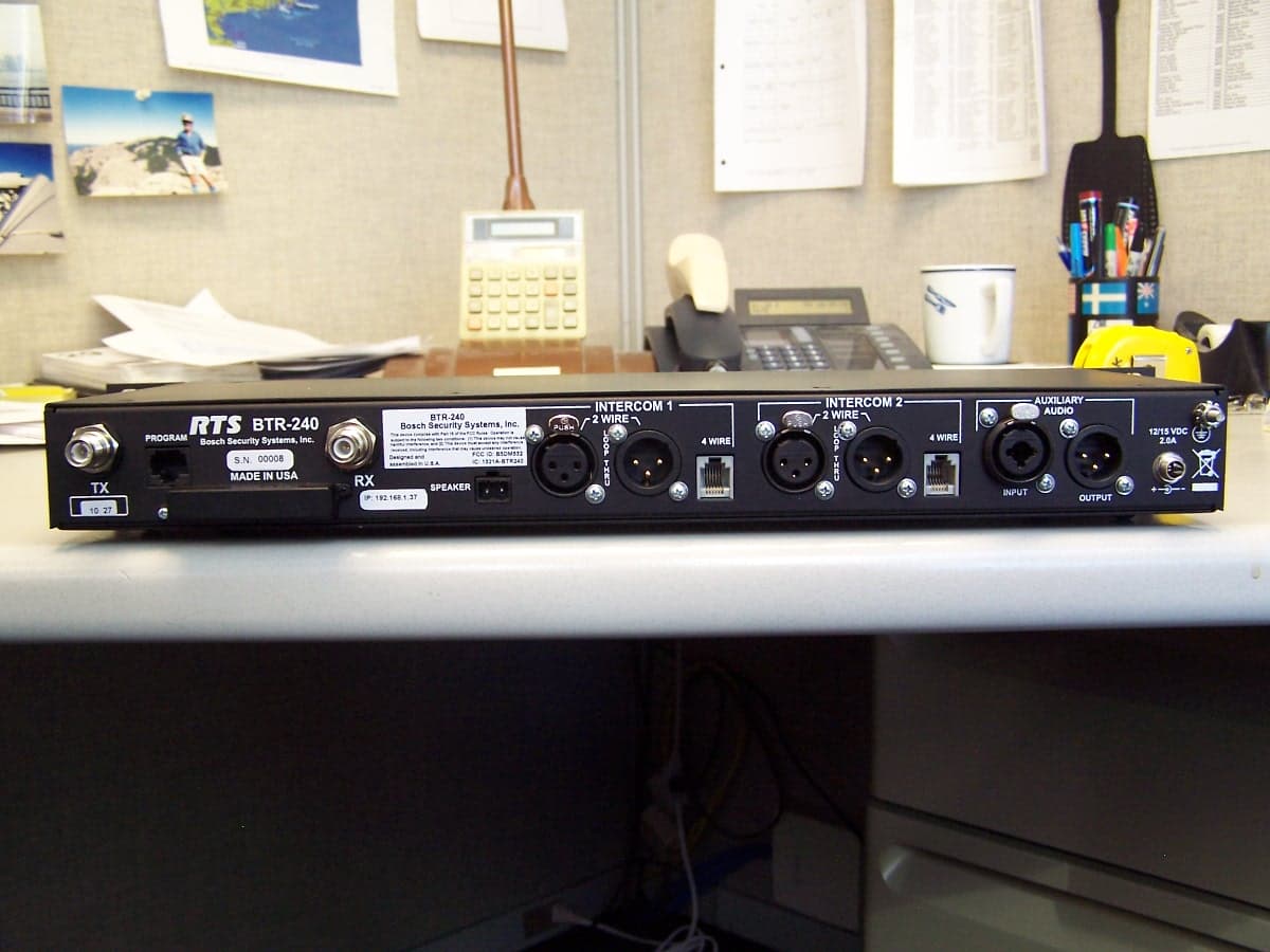Wireless 2.4 GHz Intercom Base Station - FCC ID B5DM532 - Bosch Security Systems, Inc.