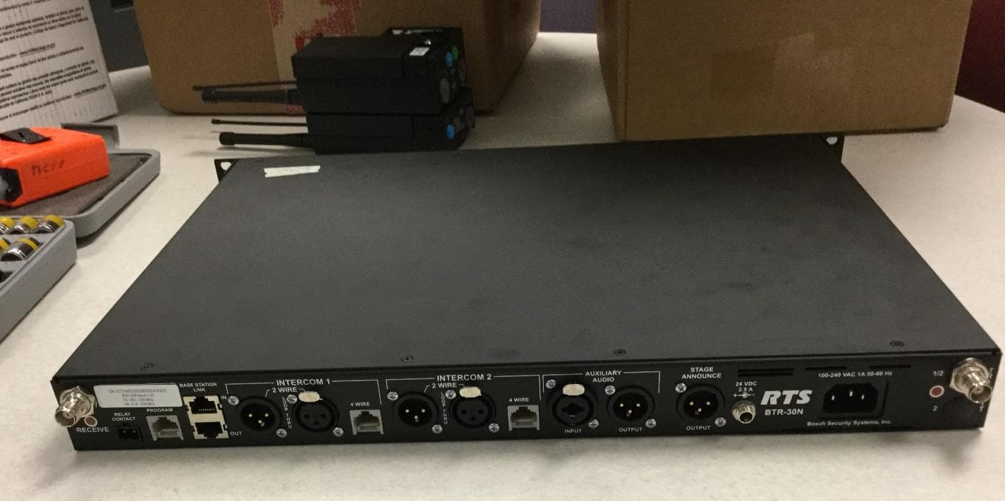 Wireless microphone base station - FCC ID B5DM540 - Bosch Security Systems, Inc. (2)