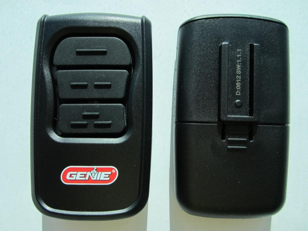 Hand held or visor mounted wireless door opener - FCC ID B8Q-315390U - The Genie Company a Division of Overhead Door Corporation
