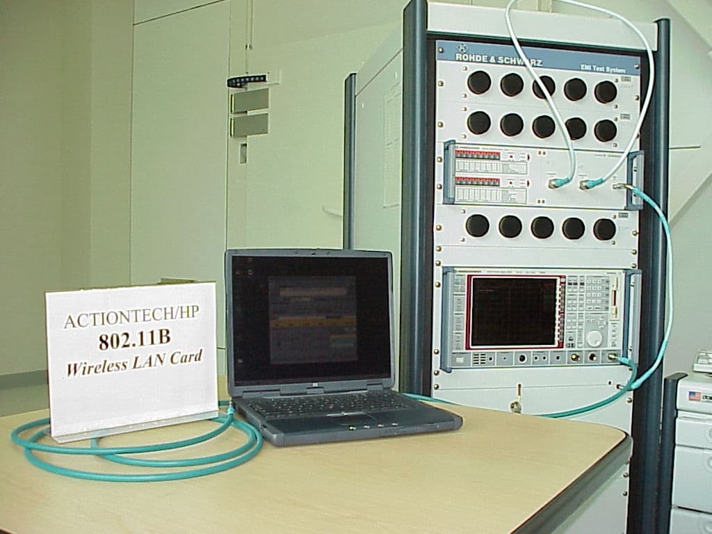 Laptop computer with wireless modem - FCC ID B94WLAN - HP Inc. (1)