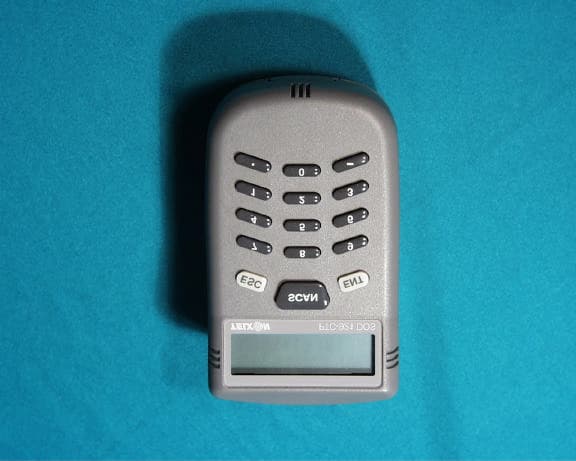 Bar Code Scanner Transmitter - FCC ID BC5-24-LP - Telxon Corporation (2)