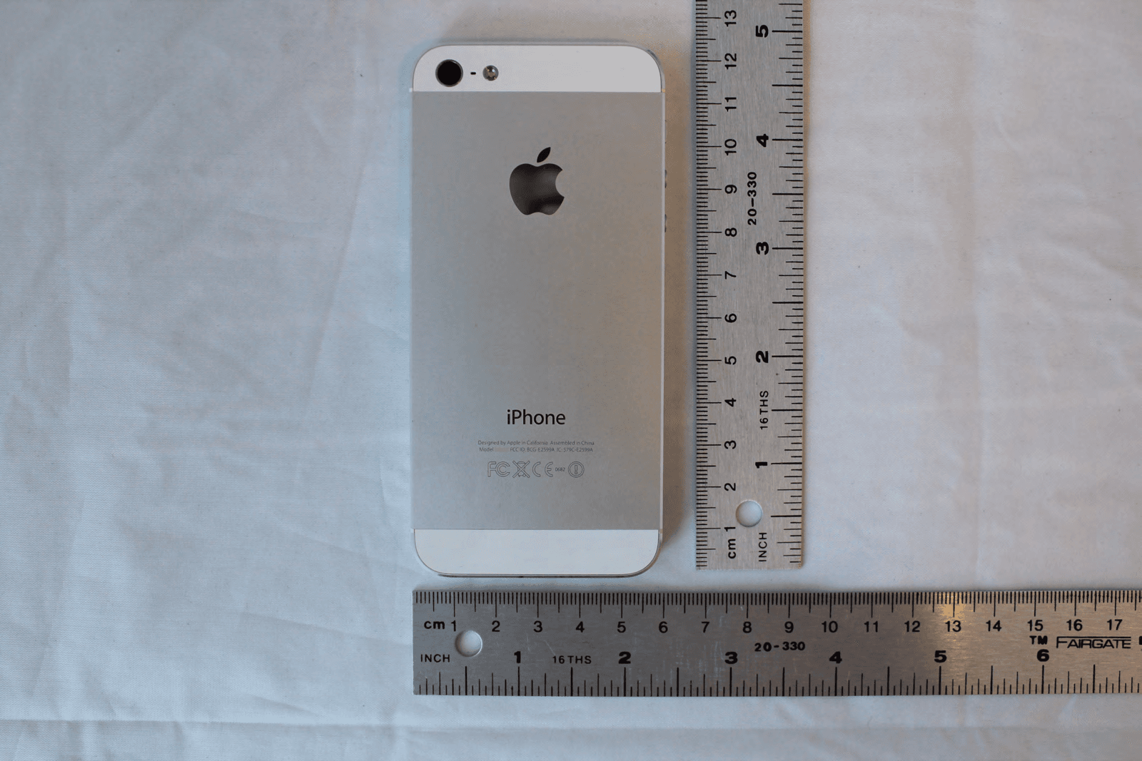 Cellular Phone with Bluetooth and WLAN radios - FCC ID BCG-E2599A - Apple Inc.