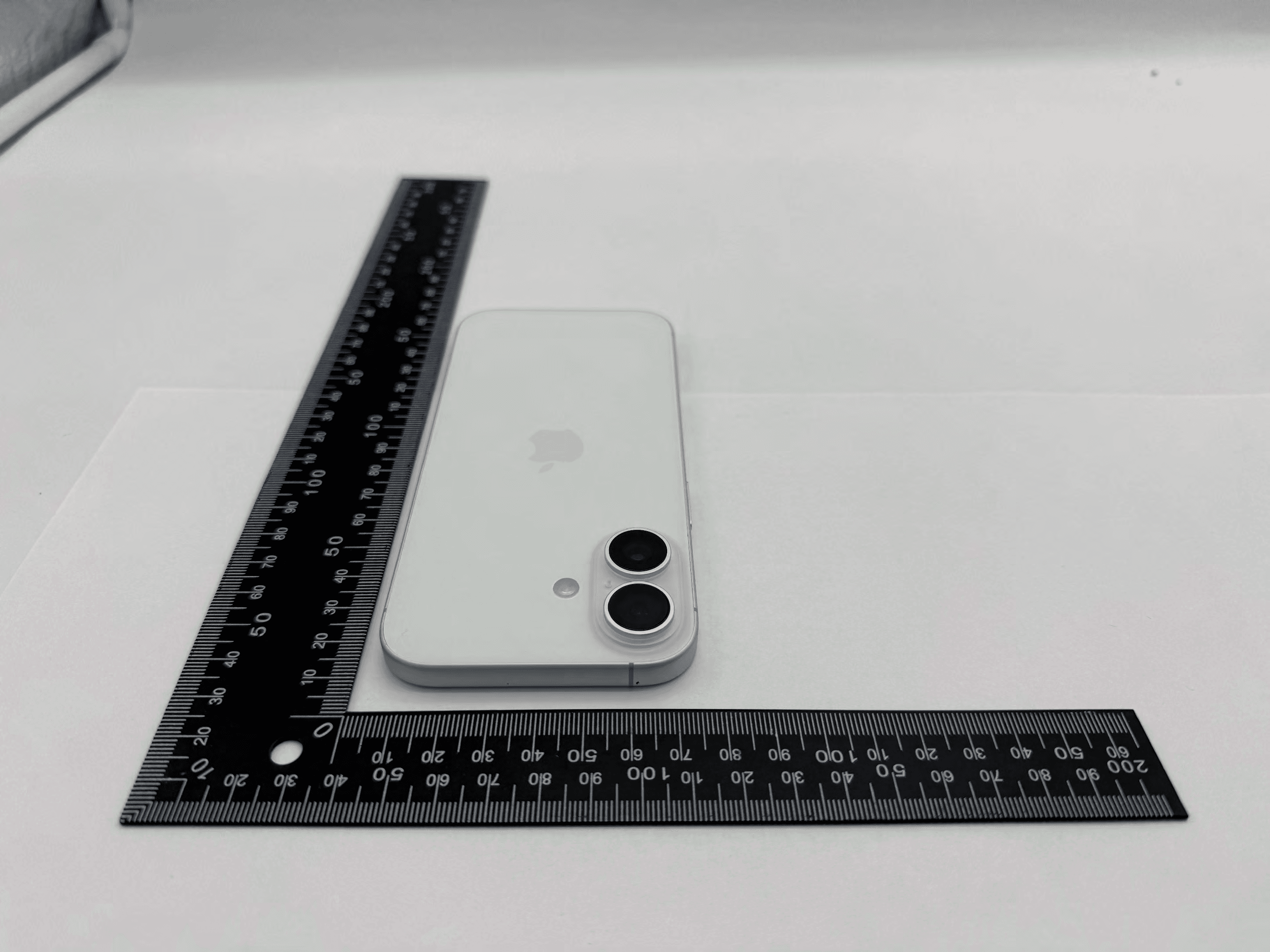 Smartphone - FCC ID BCG-E8951A - Apple Inc. (3)