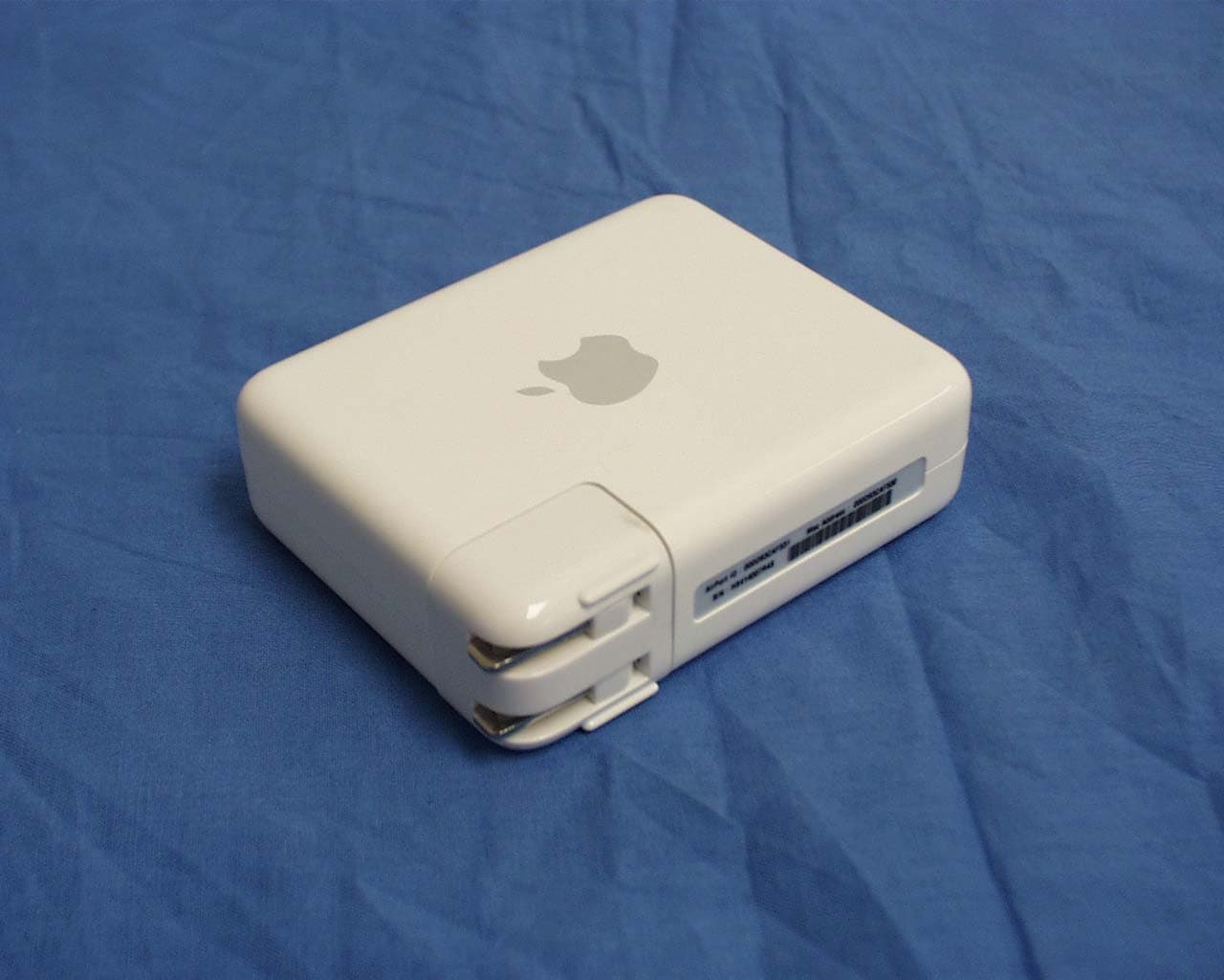 Apple Airport Express Base Station - FCC ID BCGA1084 - Apple Inc. (4)