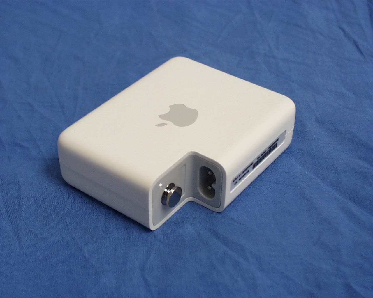 Apple Airport Express Base Station - FCC ID BCGA1084 - Apple Inc. (3)