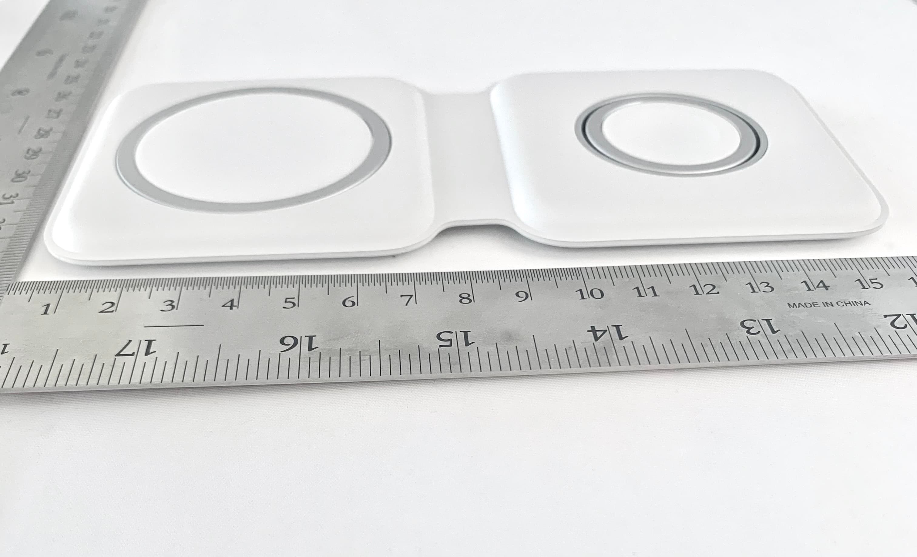 Two Coil Charger - FCC ID BCGA2458 - Apple Inc.