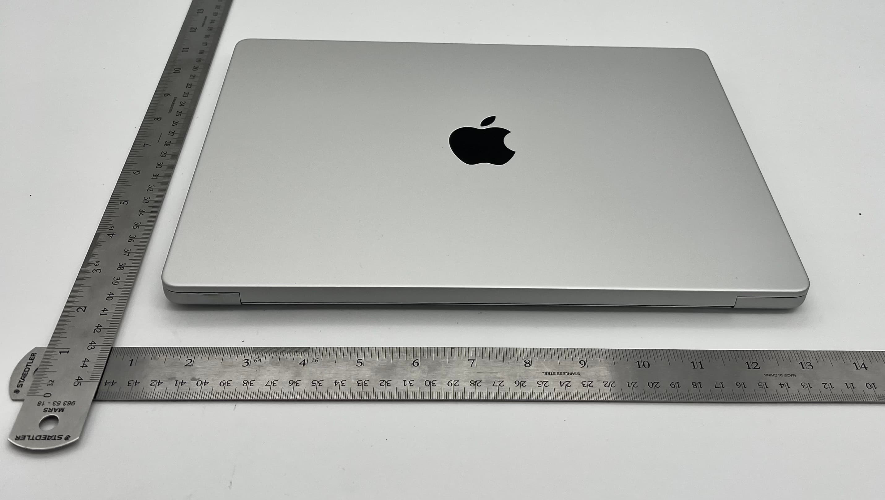 Laptop Computer - FCC ID BCGA2779 - Apple Inc. (3)