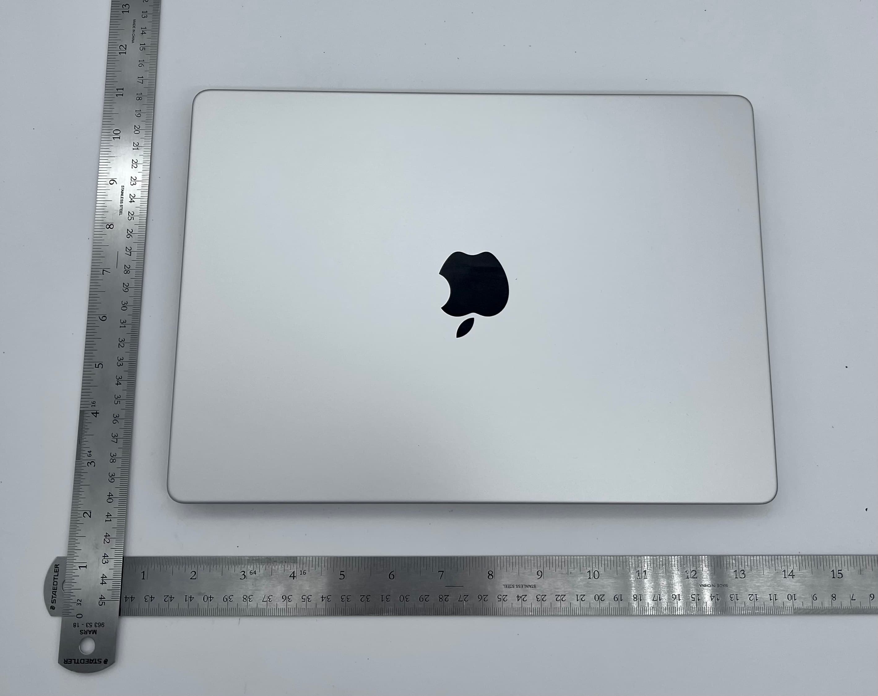 Laptop Computer - FCC ID BCGA2779 - Apple Inc. (4)