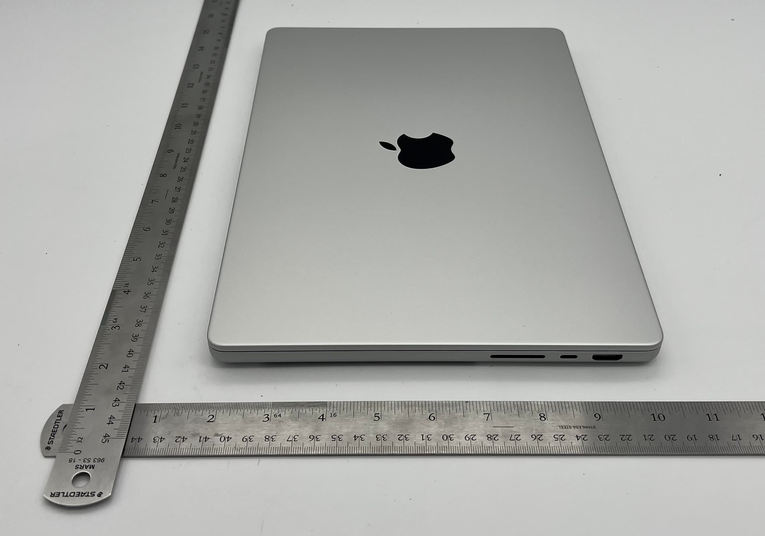 Laptop Computer - FCC ID BCGA2779 - Apple Inc. (5)