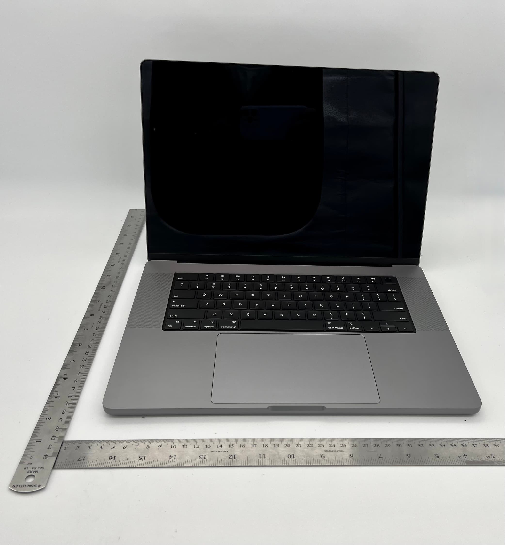 Laptop Computer - FCC ID BCGA2780 - Apple Inc. (4)