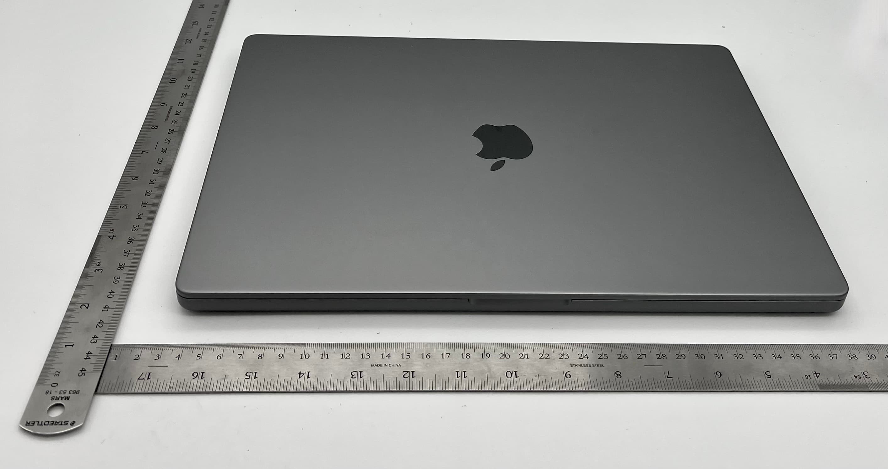 Laptop Computer - FCC ID BCGA2780 - Apple Inc. (2)