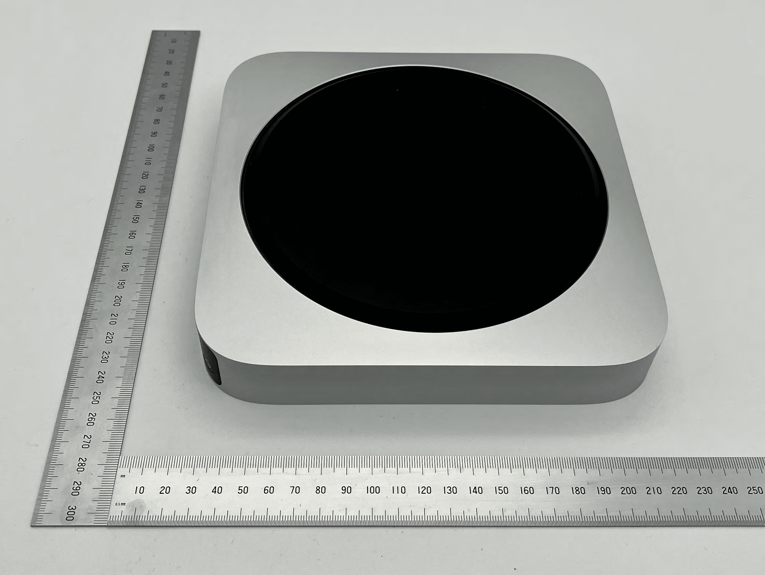 Desktop Computer - FCC ID BCGA2816 - Apple Inc.