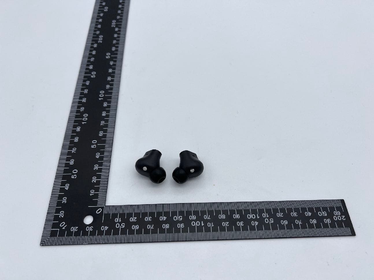 Wireless Earbud - FCC ID BCGA2871 - Apple Inc. (4)