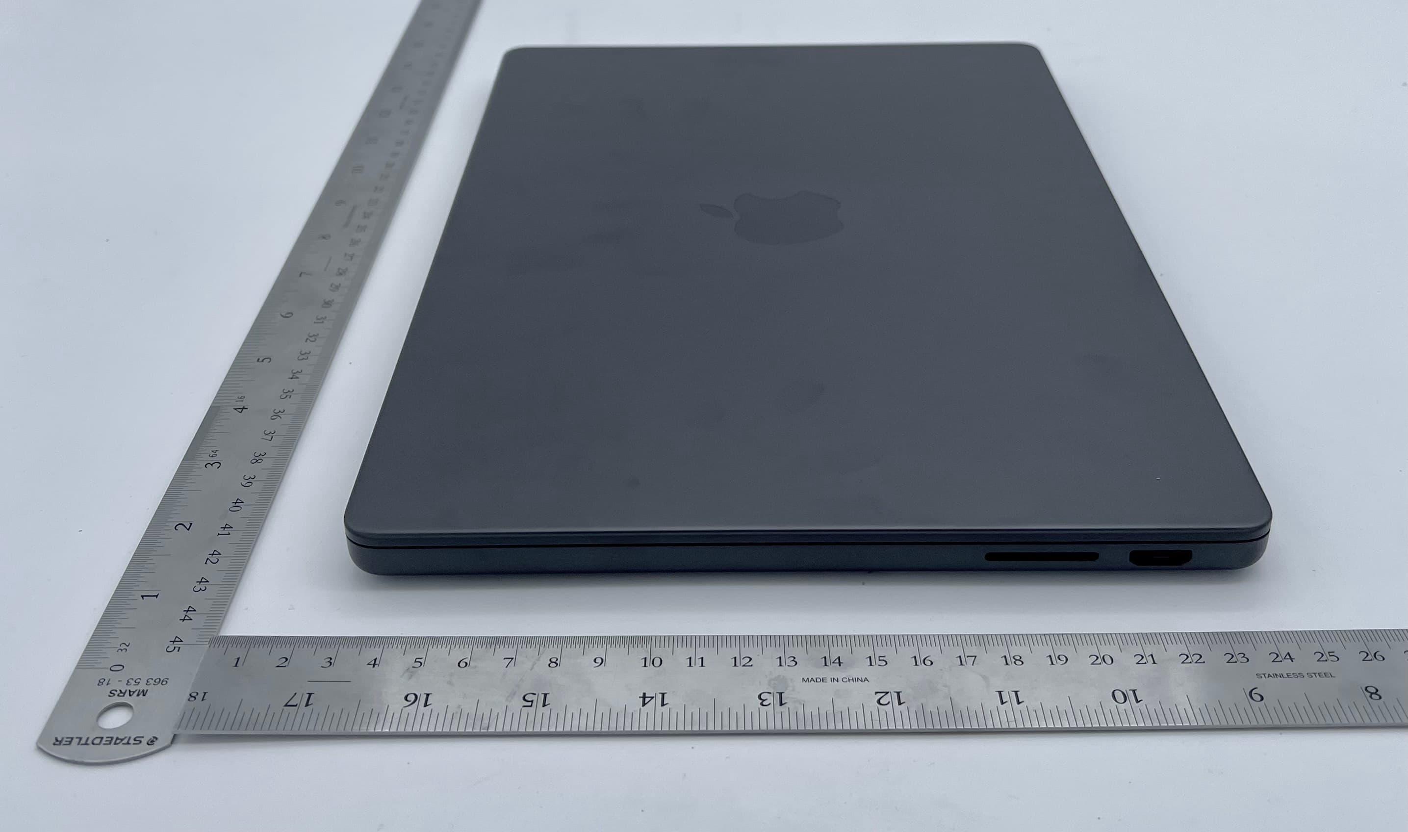 Laptop Computer - FCC ID BCGA2918 - Apple Inc. (4)