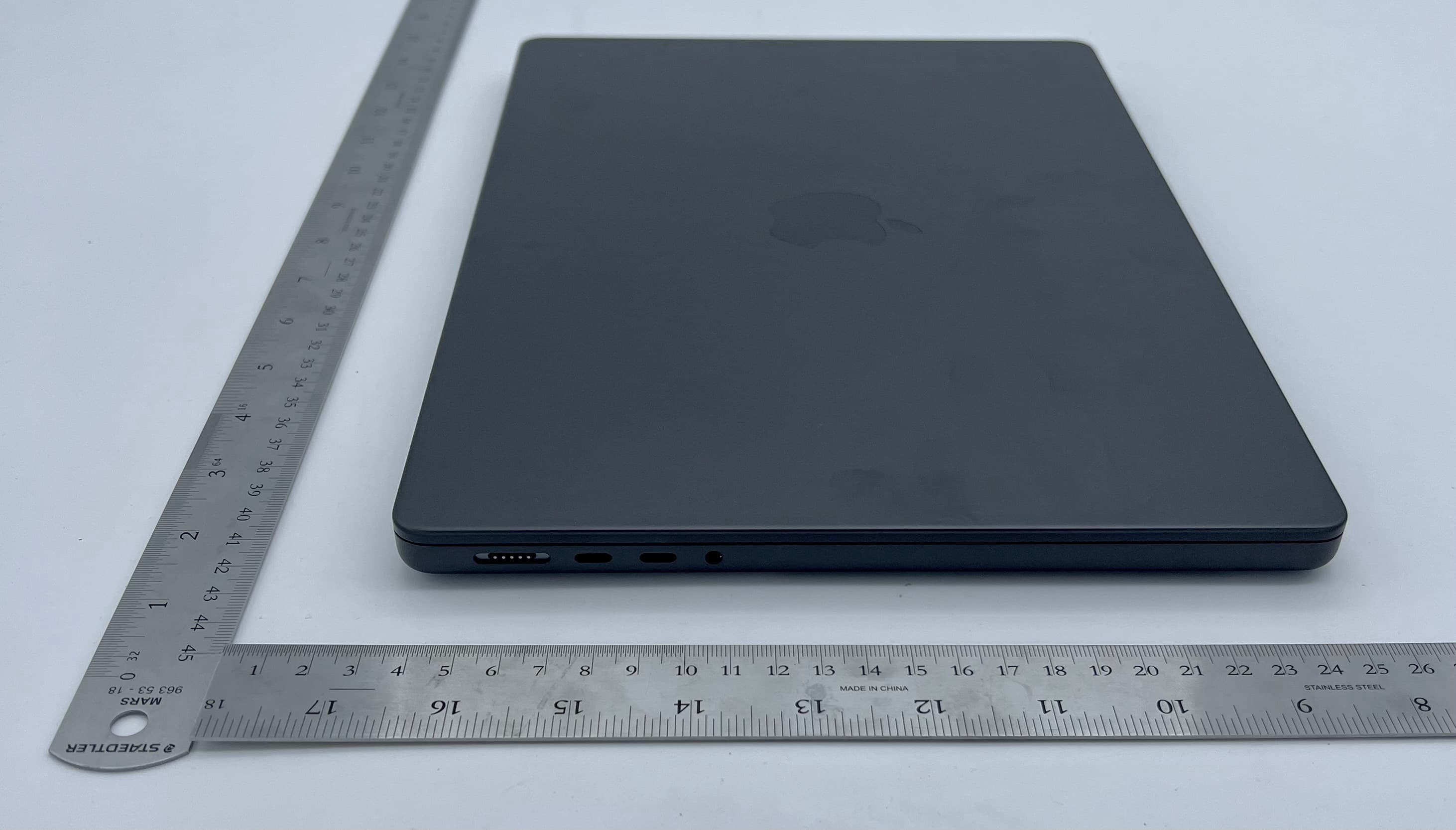 Laptop Computer - FCC ID BCGA2918 - Apple Inc. (2)