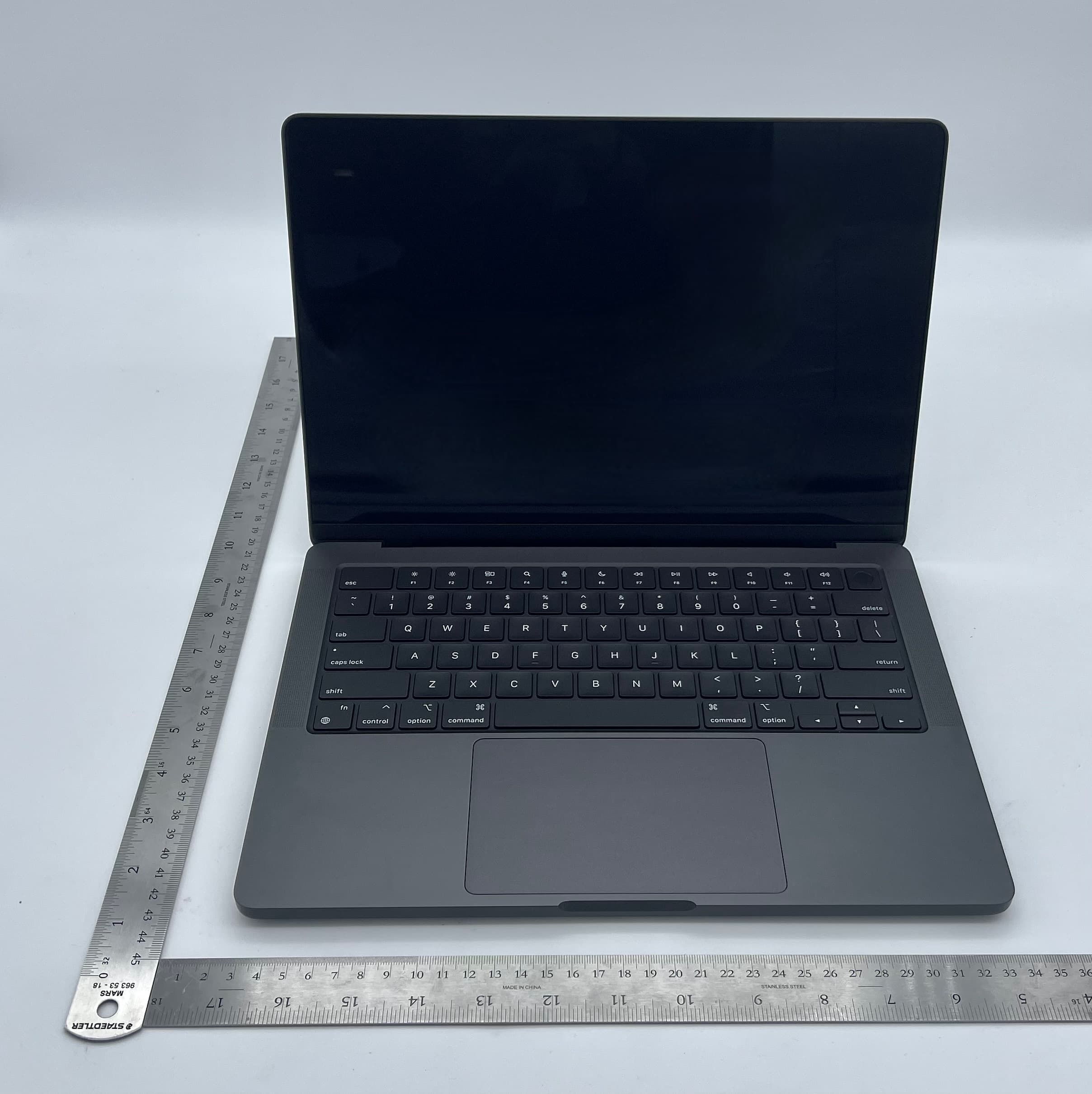 Laptop Computer - FCC ID BCGA2992 - Apple Inc.