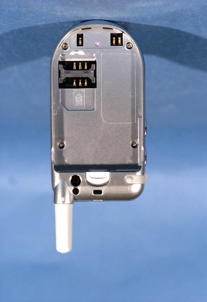 Dual-Band GSM Phone - FCC ID BEJC1300I - LG Electronics USA, Inc. (3)