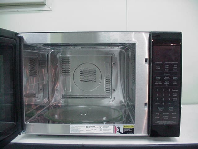 Microwave Oven - FCC ID BEJC156XFA - LG Electronics USA, Inc. (2)