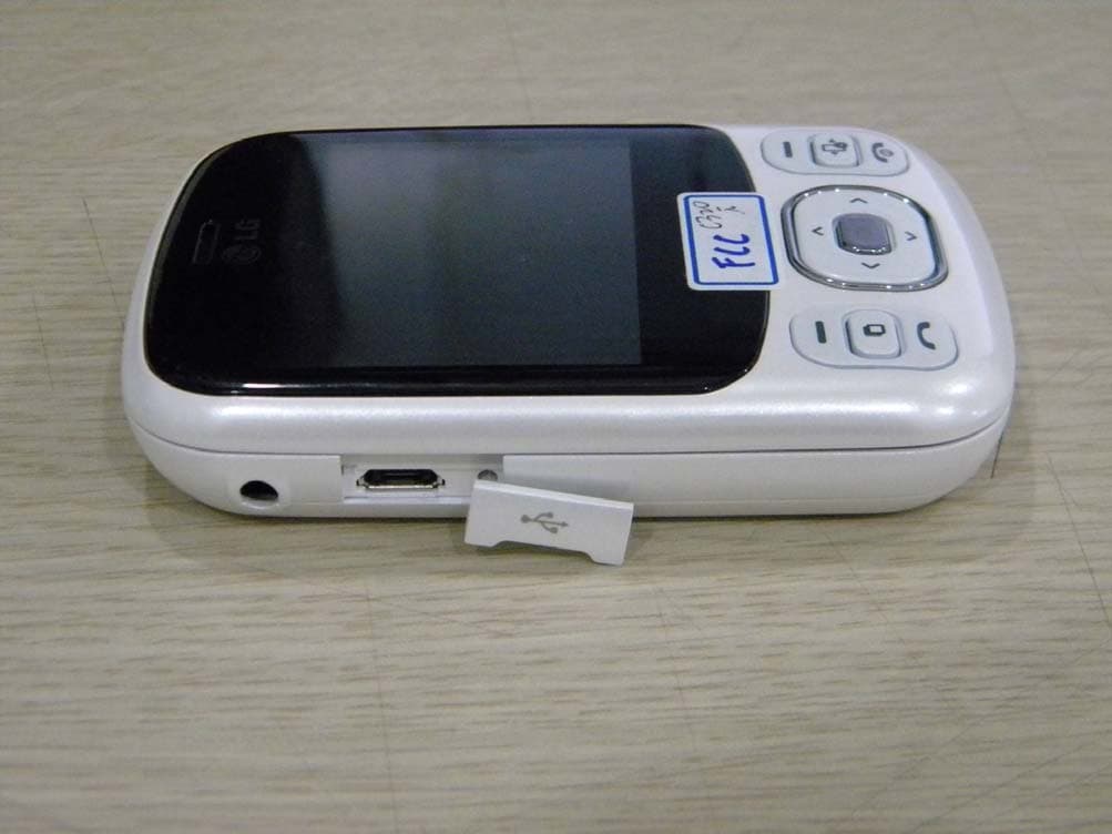 Cellular/PCS GSM/EDGE Phone with Bluetooth & WLAN - FCC ID BEJC320I - LG Electronics USA, Inc. (3)