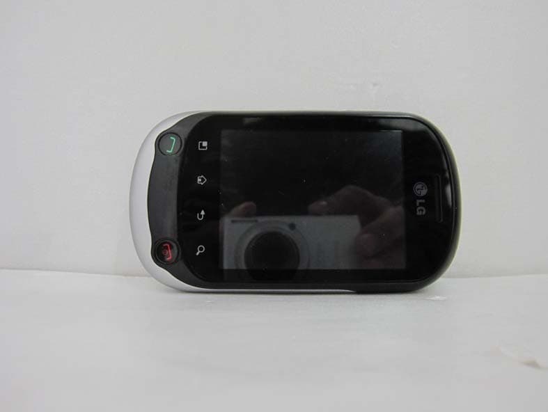 Cellular/PCS GSM/EDGE Phone with WLAN and Bluetooth - FCC ID BEJC550 - LG Electronics USA, Inc. (2)