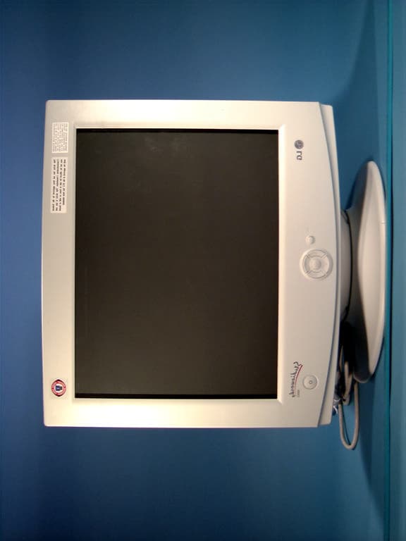 19-inch Color Monitor - FCC ID BEJCB995C - LG Electronics USA, Inc. (4)