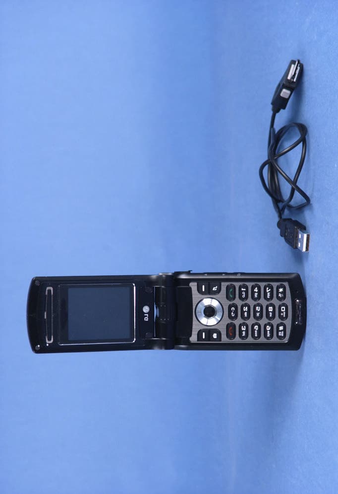 Dual-Band Dual-Mode GSM/ WCDMA Phone with BT - FCC ID BEJCU500 - LG Electronics USA, Inc. (1)