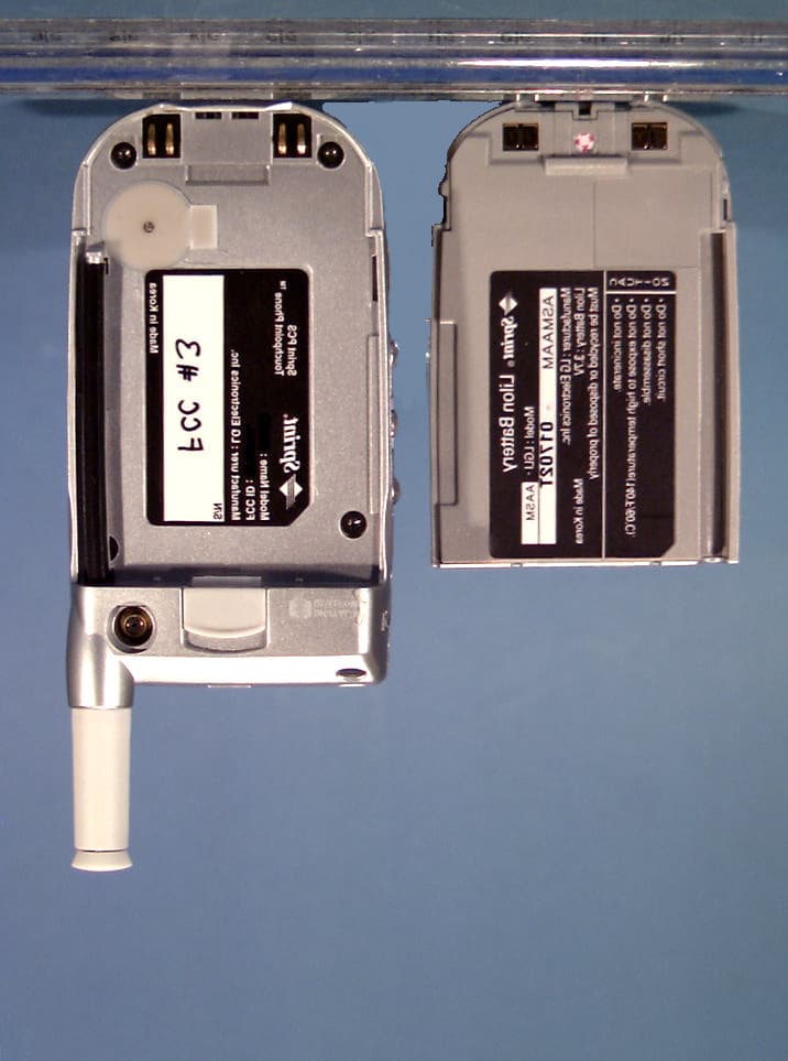 Dual-Band Analog/PCS Phone (AMPS/PCS) - FCC ID BEJDB525 - LG Electronics USA, Inc. (2)