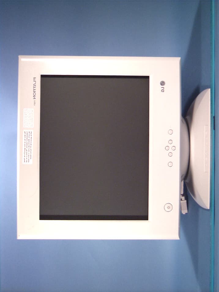 17-inch Color CRT Monitor - FCC ID BEJFB775C - LG Electronics USA, Inc. (4)