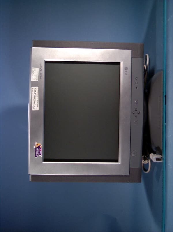 17-inch Color Monitor - FCC ID BEJFM776B - LG Electronics USA, Inc. (4)