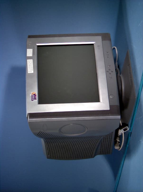 17-inch Color Monitor - FCC ID BEJFM776B - LG Electronics USA, Inc. (3)