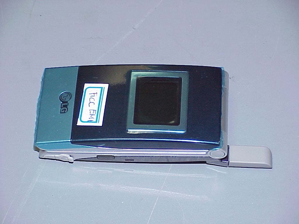 Dual Band Mobile Phone - FCC ID BEJG4050 - LG Electronics USA, Inc. (2)