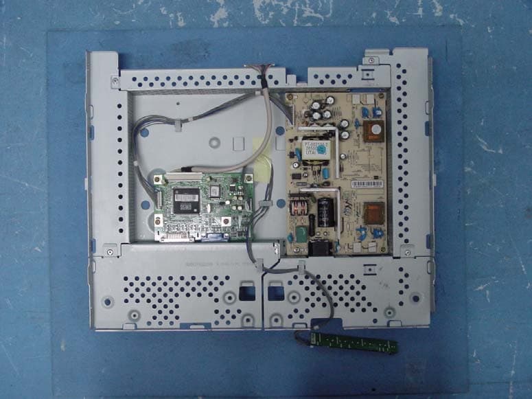 17" LCD Monitor - FCC ID BEJL17NP - LG Electronics USA, Inc. (4)