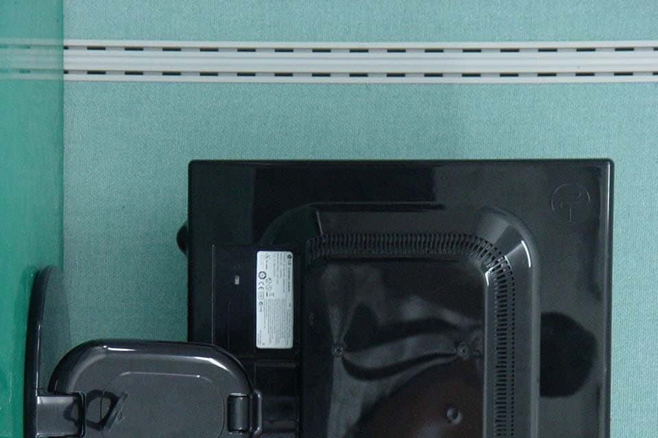 19" LCD MONITOR - FCC ID BEJL1972HS - LG Electronics USA, Inc. (4)