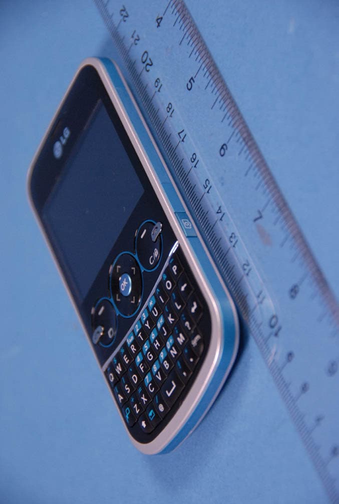 Cellular/PCS GSM/EDGE Phone with Bluetooth - FCC ID BEJLG900G - LG Electronics USA, Inc. (1)