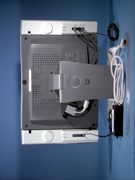 15 inch LCD Color Monitor - FCC ID BEJLM575B - LG Electronics USA, Inc. (1)