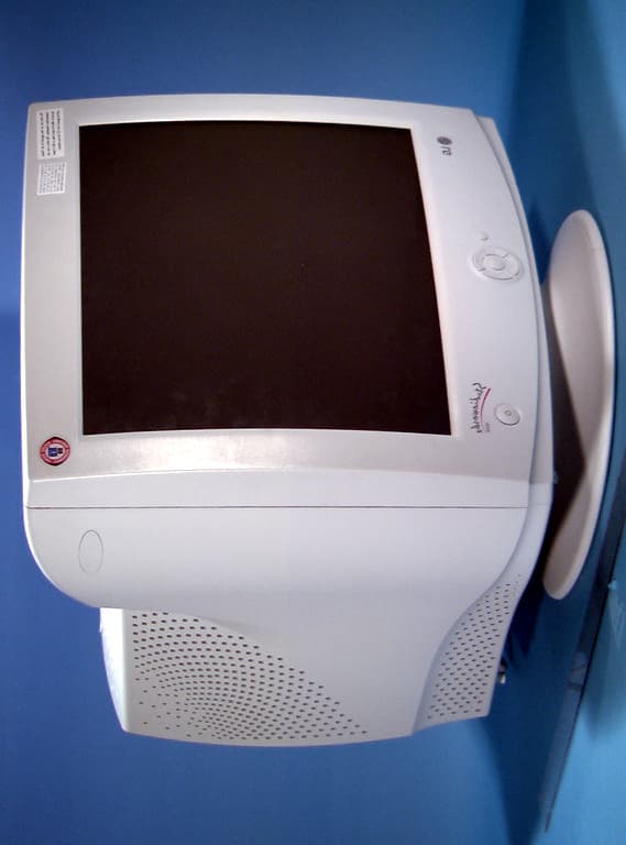 19- inch Color Monitor with USB Hub - FCC ID BEJSB995C - LG Electronics USA, Inc. (2)